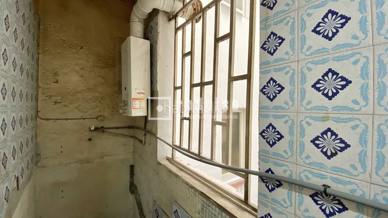 Foto 84ea7a0e-c0d0-432d-ab23-17c0abd97605. Pis a Raval Barcelona