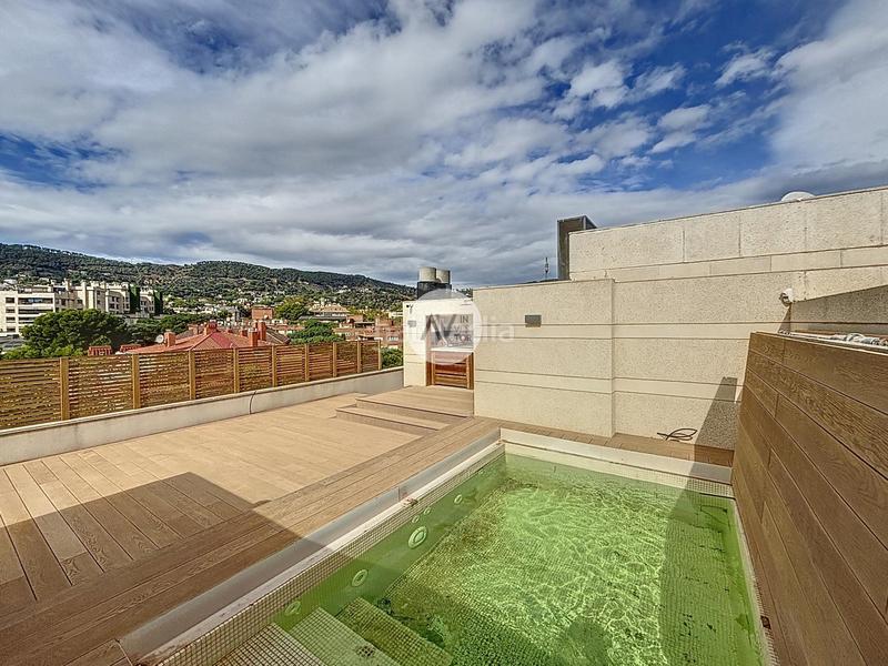 Foto ae5d1cd3-f4ae-4e90-a83b-3077b3313355. Lloguer àtic amb calefacció aparcament piscina a Barcelona