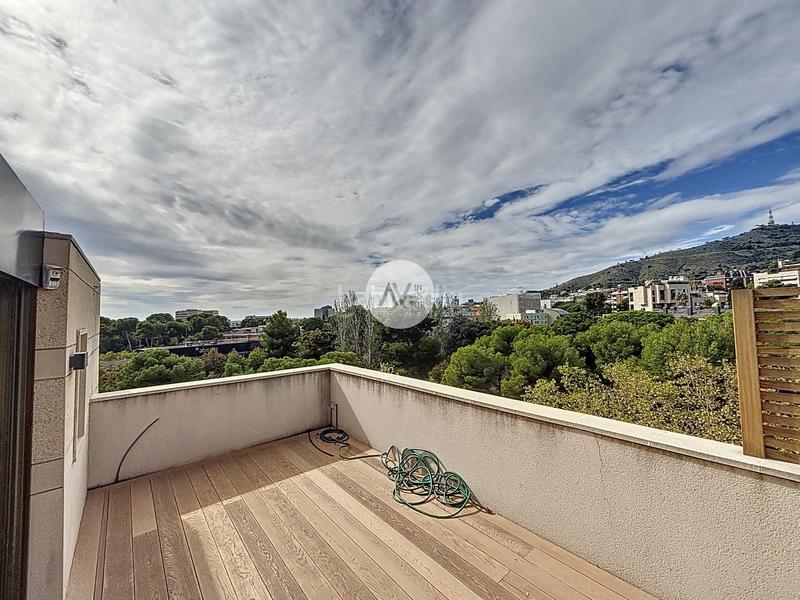 Foto fda6f047-20bd-4db4-b6f2-599ca533ce9e. Lloguer àtic amb calefacció aparcament piscina a Barcelona