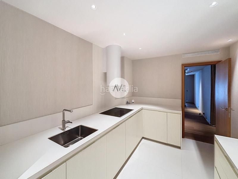 Foto 1dbaea29-4c01-4fa5-9ea4-fa07b94c4883. Rent penthouse with heating parking pool in Pedralbes Barcelona