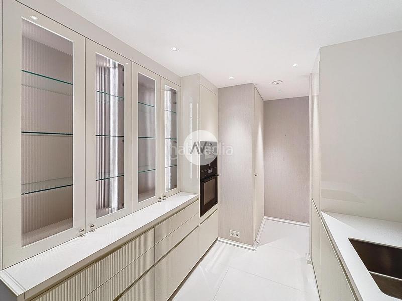Foto 4778539a-aa94-4144-86d0-f955826122e0. Rent penthouse with heating parking pool in Pedralbes Barcelona