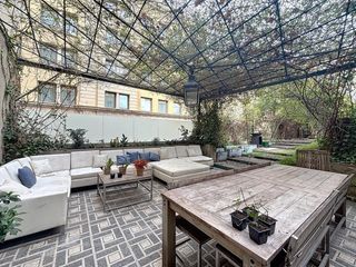 Miete Büro  Calle laietana. Encantadora oficina de 110 m2 con jardín de 50 m2 en el corazón