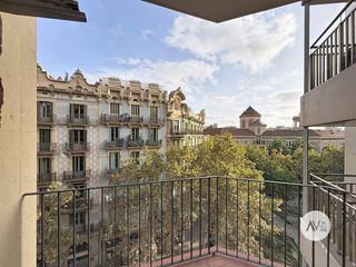 Pis  Carrer enric granados. Encantadora vivienda en enric granados, en pleno corazón del eix