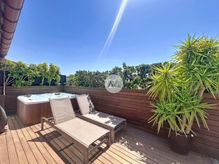 Ático  Carrer consell de cent. Ático con terraza privada, jacuzzi y parking  dreta de leixample