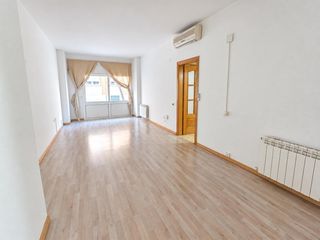 Appartement  Sant joan. Piso exterior de 3 dormitorios con patio y lavadero en matadeper