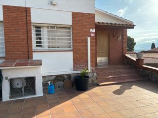 Casa aparellada  Carrer mallorca. Bonita casa soleada con vistas