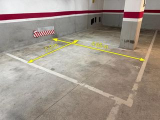 Aparcament cotxe  Carrer de garcilaso. Plaza de buenas dimensiones