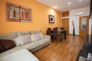 Pis  Carrer de flix. Hermoso piso en planta baja ,soleado