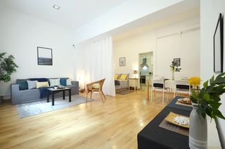 Appartement  Carrer de la florida. Vivienda local luminiso