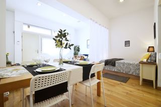Pis  Carrer de la florida. Vivienda local luminiso