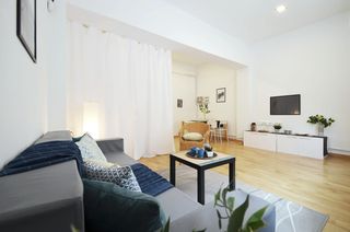 Flat  Carrer de la florida. Vivienda local luminiso