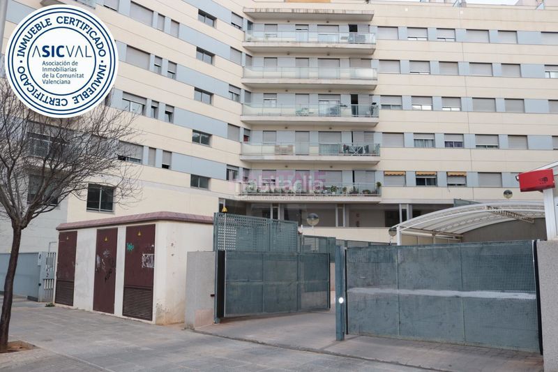 Foto fe8256ee-1ca1-428d-b13d-8cfd30afa90f. Aparcament cotxe a Parc Central Torrent