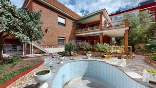 Casa a Zona la Ermita. Casa señorial con dos pisos y gran parcela en el centro de torre