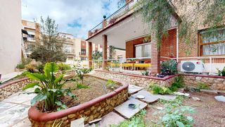 Casa a Zona la Ermita. Casa señorial con dos pisos y gran parcela en el centro de torre