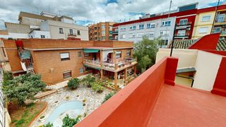 Casa in Zona la Ermita. Casa señorial con dos pisos y gran parcela en el centro de torre