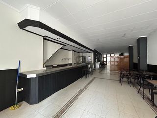 Business premise in Monserrat. Local en montserrat