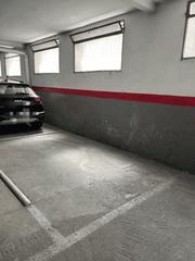 Aparcament cotxe a Camí Reial. Plaza de plaza de garaje para coche pequeño en calle san jeronim