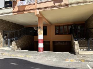 Parking coche en Camí Reial. Plaza de plaza de garaje para coche pequeño en calle san jeronim