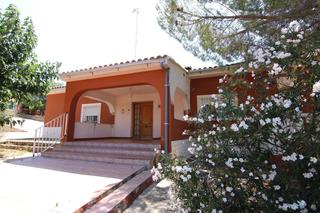 Casa a Monserrat. Chalet independiente en montserratdescubre tu nuevo hogar en est
