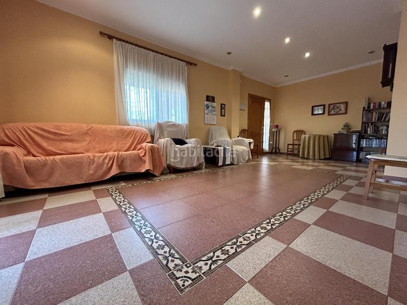 Foto 0ea9a5a8-3bc6-49f8-8938-a92a2b2a6be1. Casa chalet independiente en montserratdescubre tu nuevo hogar en este magnífico chalet urbano, con una parcela de 1.400m2 y 167m2 cons en Monserrat