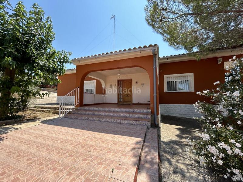 Foto 17a78d8e-1993-47a2-b56b-84ec6992b124. Casa chalet independiente en montserratdescubre tu nuevo hogar en este magnífico chalet urbano, con una parcela de 1.400m2 y 167m2 cons en Monserrat