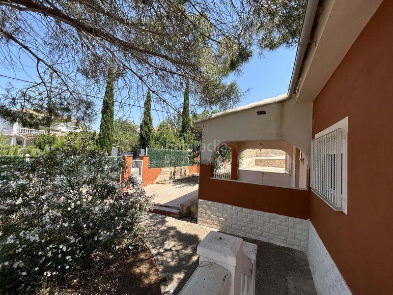 Foto 1d5fdef3-37ee-4a24-8bb5-d505a47850dc. Casa chalet independiente en montserratdescubre tu nuevo hogar en este magnífico chalet urbano, con una parcela de 1.400m2 y 167m2 cons en Monserrat