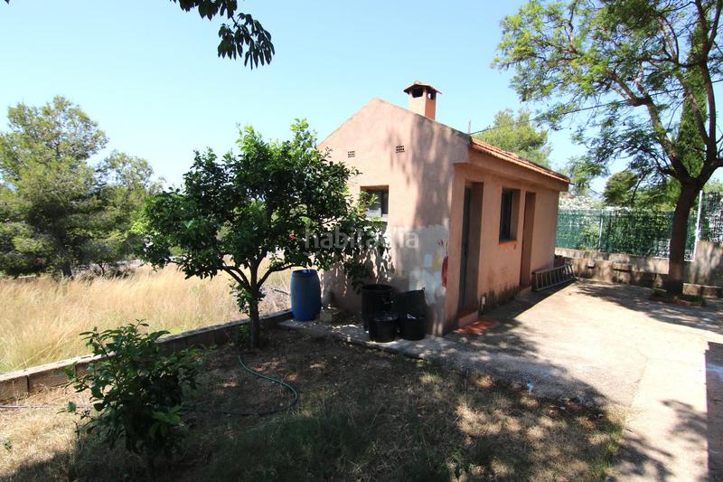 Foto 20665fee-df1e-4f6e-8917-77a4ecaef1a9. Casa chalet independiente en montserratdescubre tu nuevo hogar en este magnífico chalet urbano, con una parcela de 1.400m2 y 167m2 cons en Monserrat