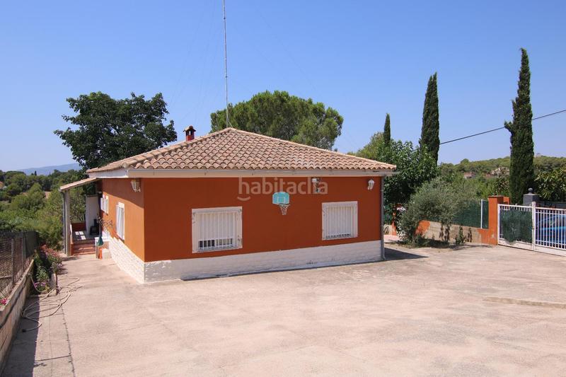 Foto 278485bb-acb4-4124-ab48-aeb3b5afab32. Casa chalet independiente en montserratdescubre tu nuevo hogar en este magnífico chalet urbano, con una parcela de 1.400m2 y 167m2 cons en Monserrat