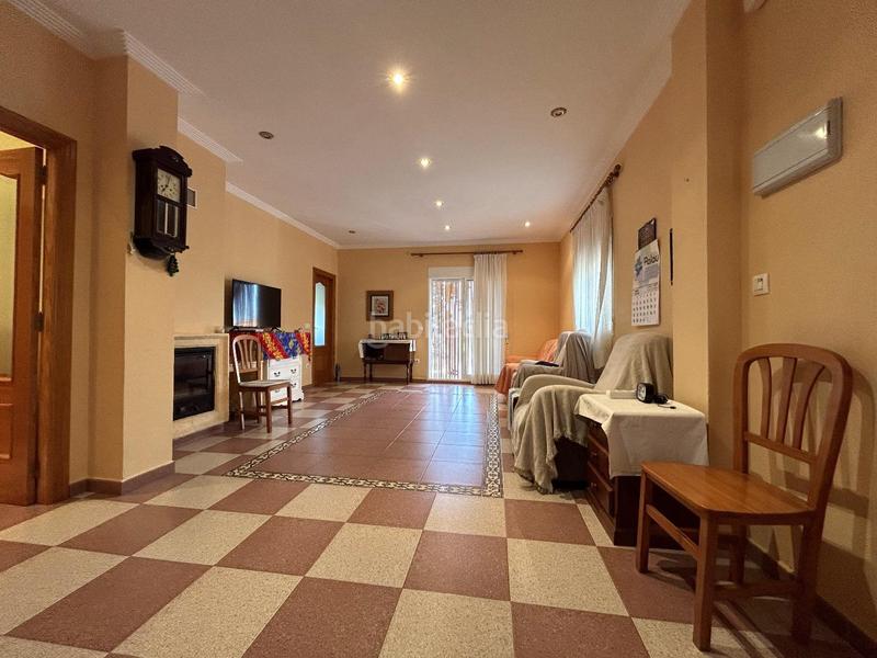 Foto 2e66ca70-d2ec-4938-acdd-4294be2ab20d. Casa chalet independiente en montserratdescubre tu nuevo hogar en este magnífico chalet urbano, con una parcela de 1.400m2 y 167m2 cons en Monserrat