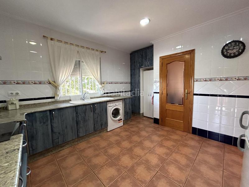 Foto 321d8138-1f58-4dea-8715-9e472873b608. Casa chalet independiente en montserratdescubre tu nuevo hogar en este magnífico chalet urbano, con una parcela de 1.400m2 y 167m2 cons en Monserrat