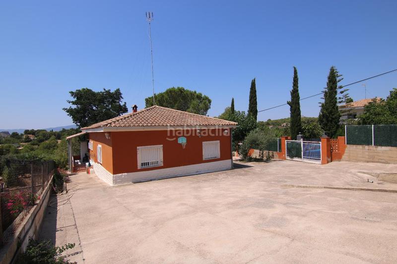 Foto 39b08188-fe9a-46be-ac14-6b0e058feb75. Casa chalet independiente en montserratdescubre tu nuevo hogar en este magnífico chalet urbano, con una parcela de 1.400m2 y 167m2 cons en Monserrat
