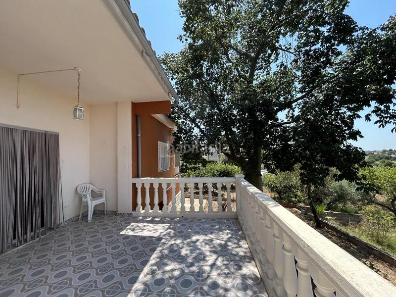 Foto 4dc44d03-dd1c-4953-a766-9e30d683004c. Casa chalet independiente en montserratdescubre tu nuevo hogar en este magnífico chalet urbano, con una parcela de 1.400m2 y 167m2 cons en Monserrat