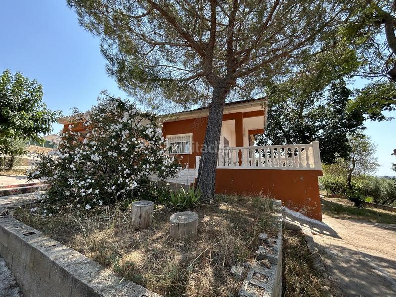 Foto 63ef2fc5-cd23-4d15-bbe4-39cbb4466db5. Casa chalet independiente en montserratdescubre tu nuevo hogar en este magnífico chalet urbano, con una parcela de 1.400m2 y 167m2 cons en Monserrat