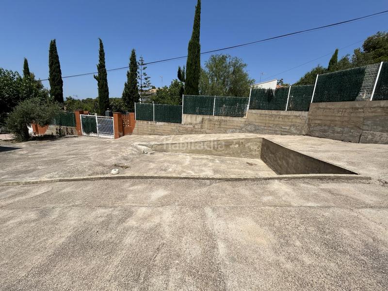 Foto 658d0bd5-8a50-4b21-aca1-0f30bd17d818. Casa chalet independiente en montserratdescubre tu nuevo hogar en este magnífico chalet urbano, con una parcela de 1.400m2 y 167m2 cons en Monserrat
