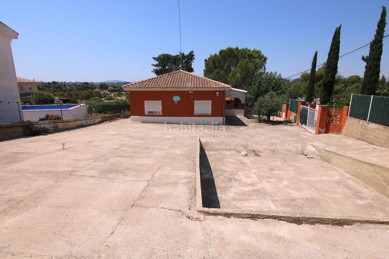 Foto 6a0e35b5-ae8c-4869-9e6a-242b190c180d. Casa chalet independiente en montserratdescubre tu nuevo hogar en este magnífico chalet urbano, con una parcela de 1.400m2 y 167m2 cons en Monserrat