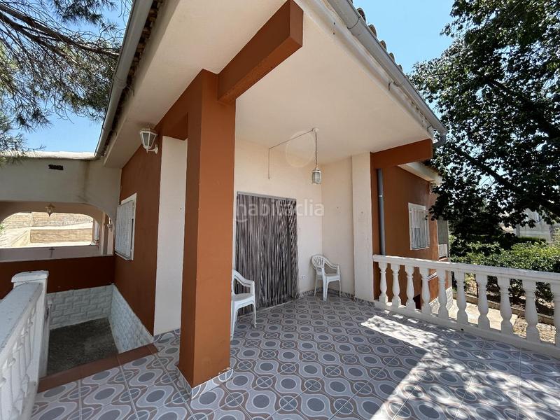 Foto 6d91fc5e-2aa6-4f0a-aecb-87f7e131cf70. Casa chalet independiente en montserratdescubre tu nuevo hogar en este magnífico chalet urbano, con una parcela de 1.400m2 y 167m2 cons en Monserrat