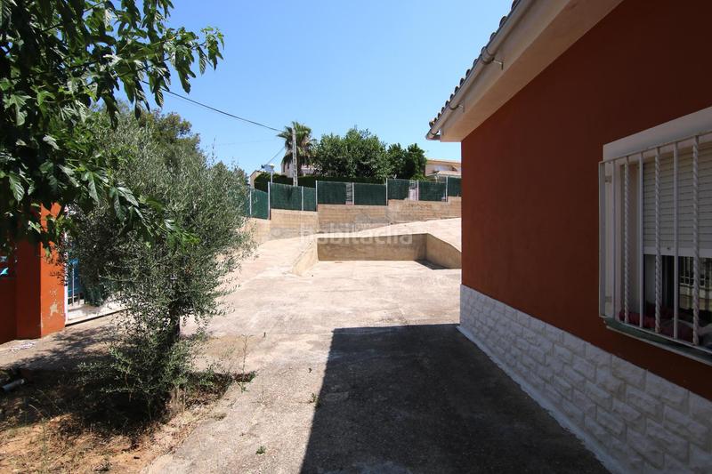 Foto 6f7449d4-2820-4695-93fb-c0423bf646f5. Casa chalet independiente en montserratdescubre tu nuevo hogar en este magnífico chalet urbano, con una parcela de 1.400m2 y 167m2 cons en Monserrat