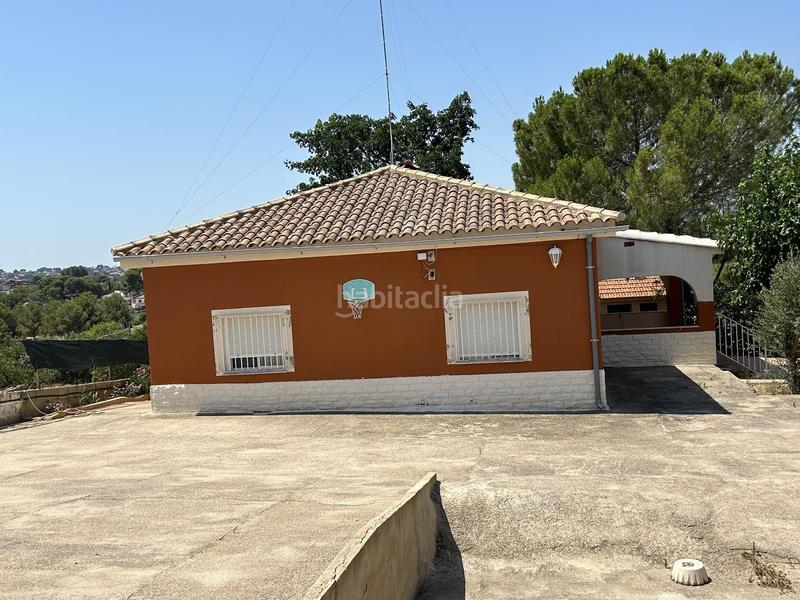 Foto 760977b6-843b-4f0e-8736-effce75f2a00. Casa chalet independiente en montserratdescubre tu nuevo hogar en este magnífico chalet urbano, con una parcela de 1.400m2 y 167m2 cons en Monserrat