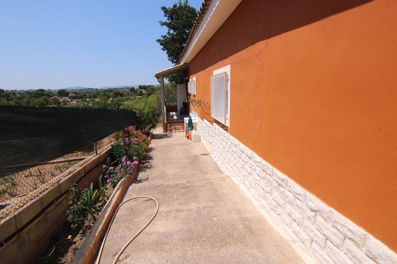 Foto 8312b69d-e328-448d-8d36-118fa4159007. Casa chalet independiente en montserratdescubre tu nuevo hogar en este magnífico chalet urbano, con una parcela de 1.400m2 y 167m2 cons en Monserrat