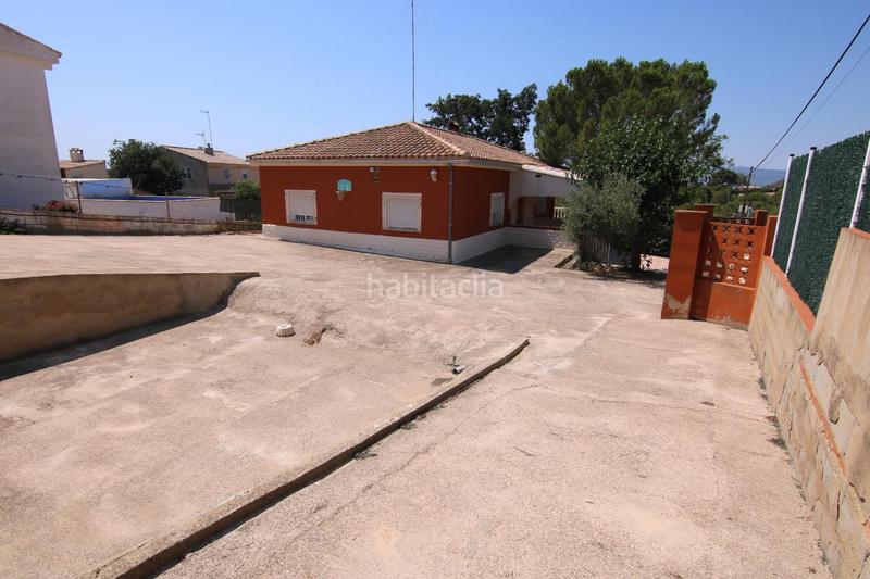 Foto 9694681d-39dd-4438-9462-a9cb60215148. Casa chalet independiente en montserratdescubre tu nuevo hogar en este magnífico chalet urbano, con una parcela de 1.400m2 y 167m2 cons en Monserrat
