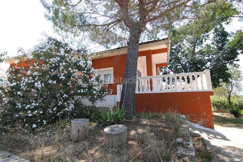 Foto a59fd569-db9e-4f2f-b07c-b60dabc6ea31. Casa chalet independiente en montserratdescubre tu nuevo hogar en este magnífico chalet urbano, con una parcela de 1.400m2 y 167m2 cons en Monserrat