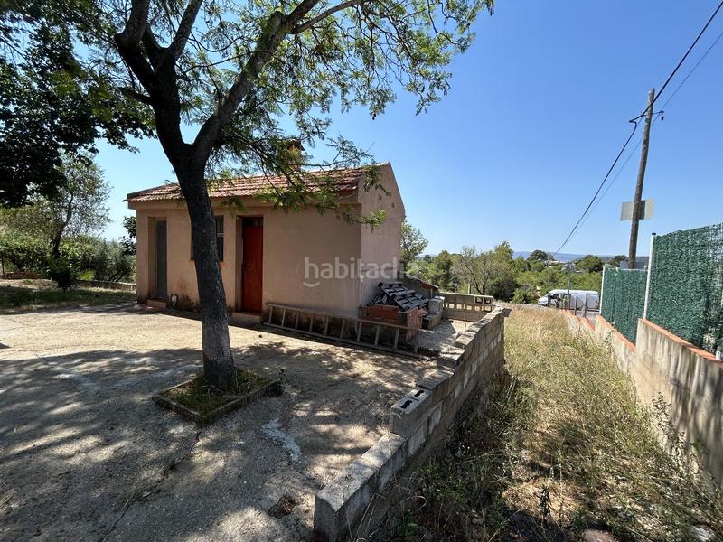 Foto a77a17ca-000a-4e07-adb1-5a90b2cba54a. Casa chalet independiente en montserratdescubre tu nuevo hogar en este magnífico chalet urbano, con una parcela de 1.400m2 y 167m2 cons en Monserrat