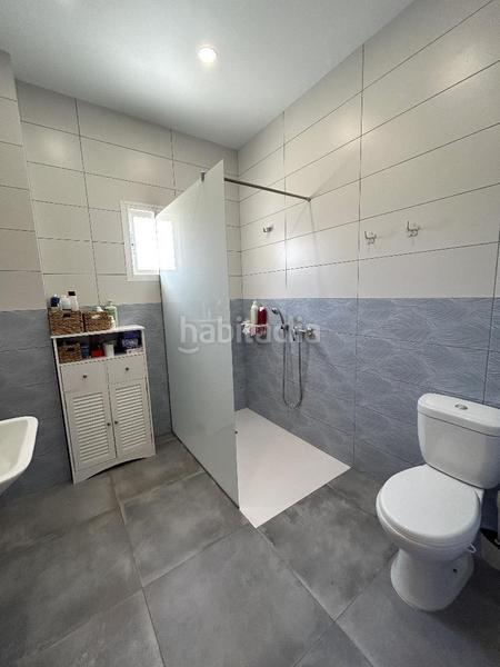 Foto b0f951c7-2ca6-43f9-a37d-6706761a8046. Casa chalet independiente en montserratdescubre tu nuevo hogar en este magnífico chalet urbano, con una parcela de 1.400m2 y 167m2 cons en Monserrat