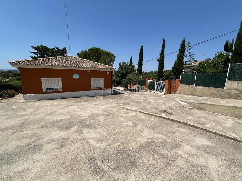 Foto bee075a5-757f-458c-9580-2fab5a428fd2. Casa chalet independiente en montserratdescubre tu nuevo hogar en este magnífico chalet urbano, con una parcela de 1.400m2 y 167m2 cons en Monserrat