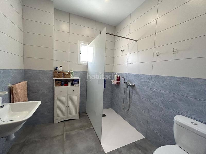 Foto c6b8d0e1-f9f7-4849-aed8-f5b5bb4c5b0b. Casa chalet independiente en montserratdescubre tu nuevo hogar en este magnífico chalet urbano, con una parcela de 1.400m2 y 167m2 cons en Monserrat