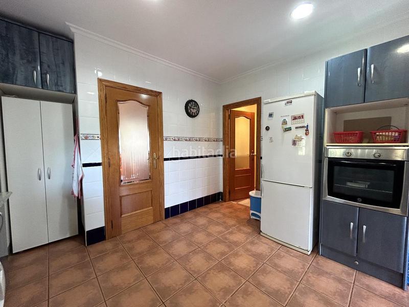 Foto d2bffec0-fae9-415f-a753-9932ce581855. Casa chalet independiente en montserratdescubre tu nuevo hogar en este magnífico chalet urbano, con una parcela de 1.400m2 y 167m2 cons en Monserrat