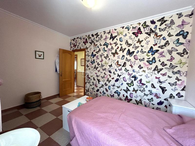 Foto ed5b5e9a-a562-4528-8b88-94e60adc35da. Casa chalet independiente en montserratdescubre tu nuevo hogar en este magnífico chalet urbano, con una parcela de 1.400m2 y 167m2 cons en Monserrat