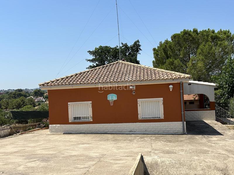 Foto ff4317de-e5c0-44e5-8a7c-453ca41e1355. Casa chalet independiente en montserratdescubre tu nuevo hogar en este magnífico chalet urbano, con una parcela de 1.400m2 y 167m2 cons en Monserrat