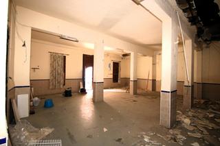 Casa pareada en Zona la Ermita. Casa para reforma total, anteriormente se utiliz para local de