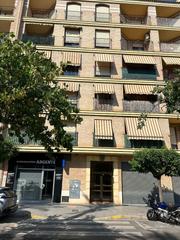Lloguer Local Comercial a Zona Avenida Alta - Auditorio. Local comercial de 118 m2 en la calle de la comare pilar marti d
